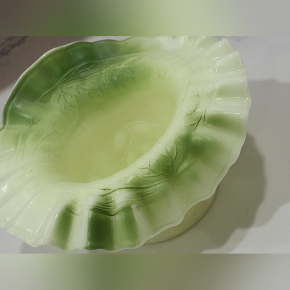 Antique Fenton Blackberry Spray - Picture 13 of 15